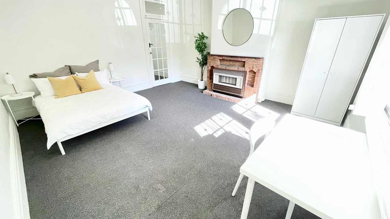 Room in a share house