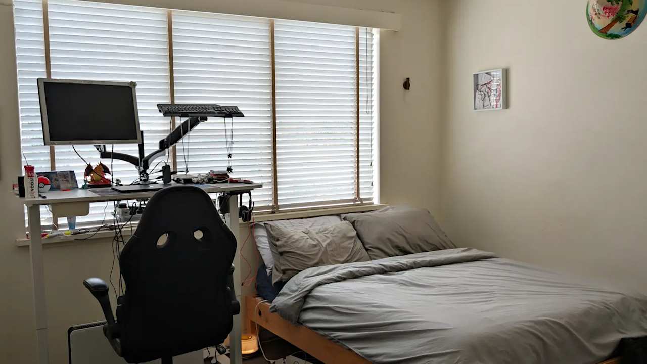 Furnished room in a flatshare