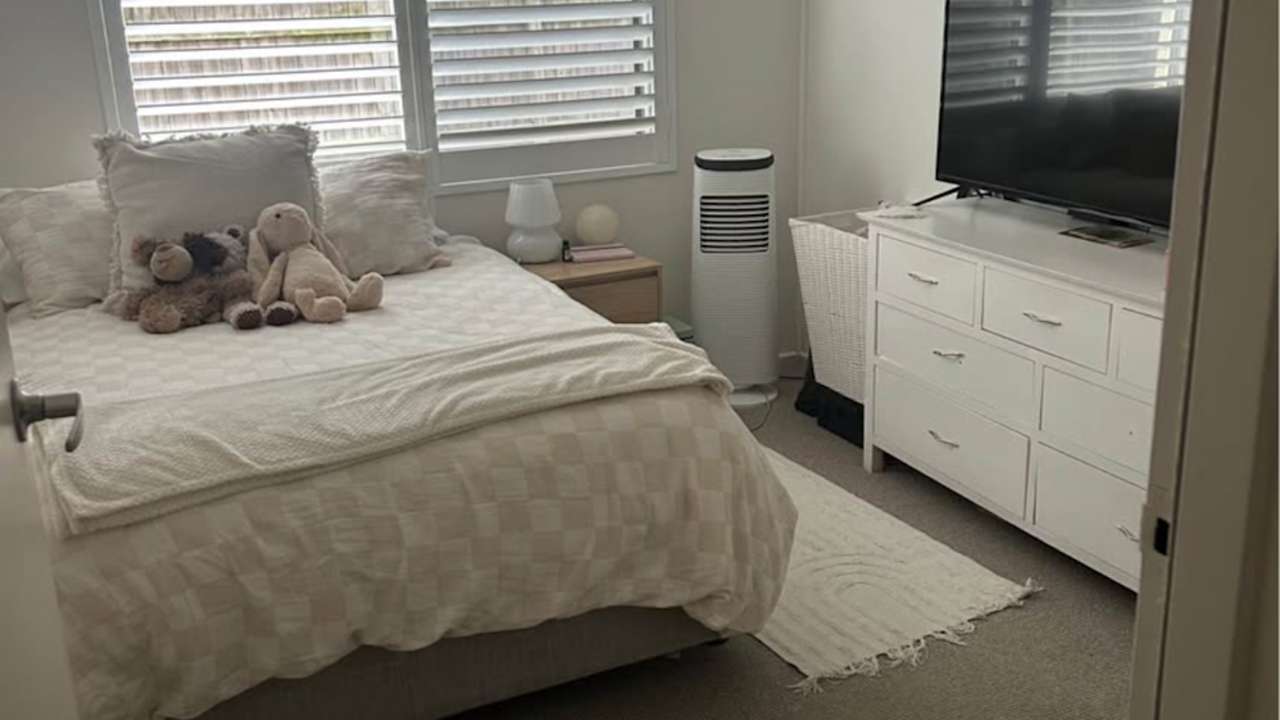 Unfurnished room in a flatshare