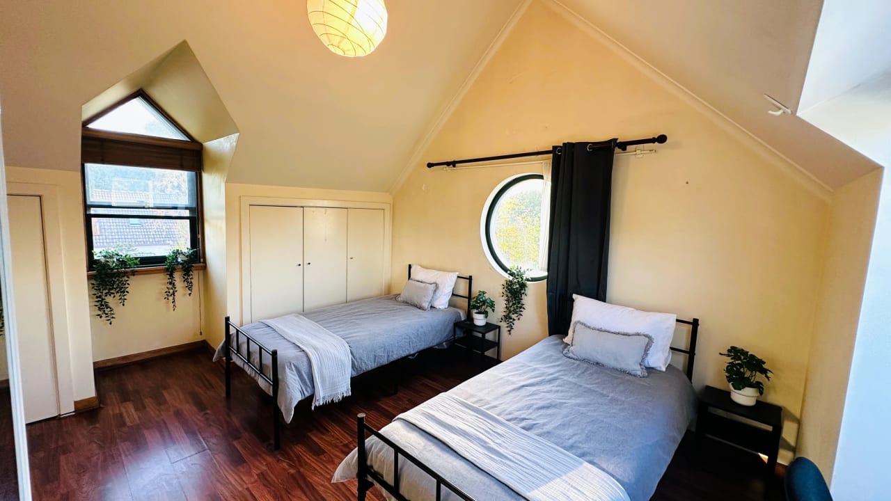 Furnished room in a flatshare