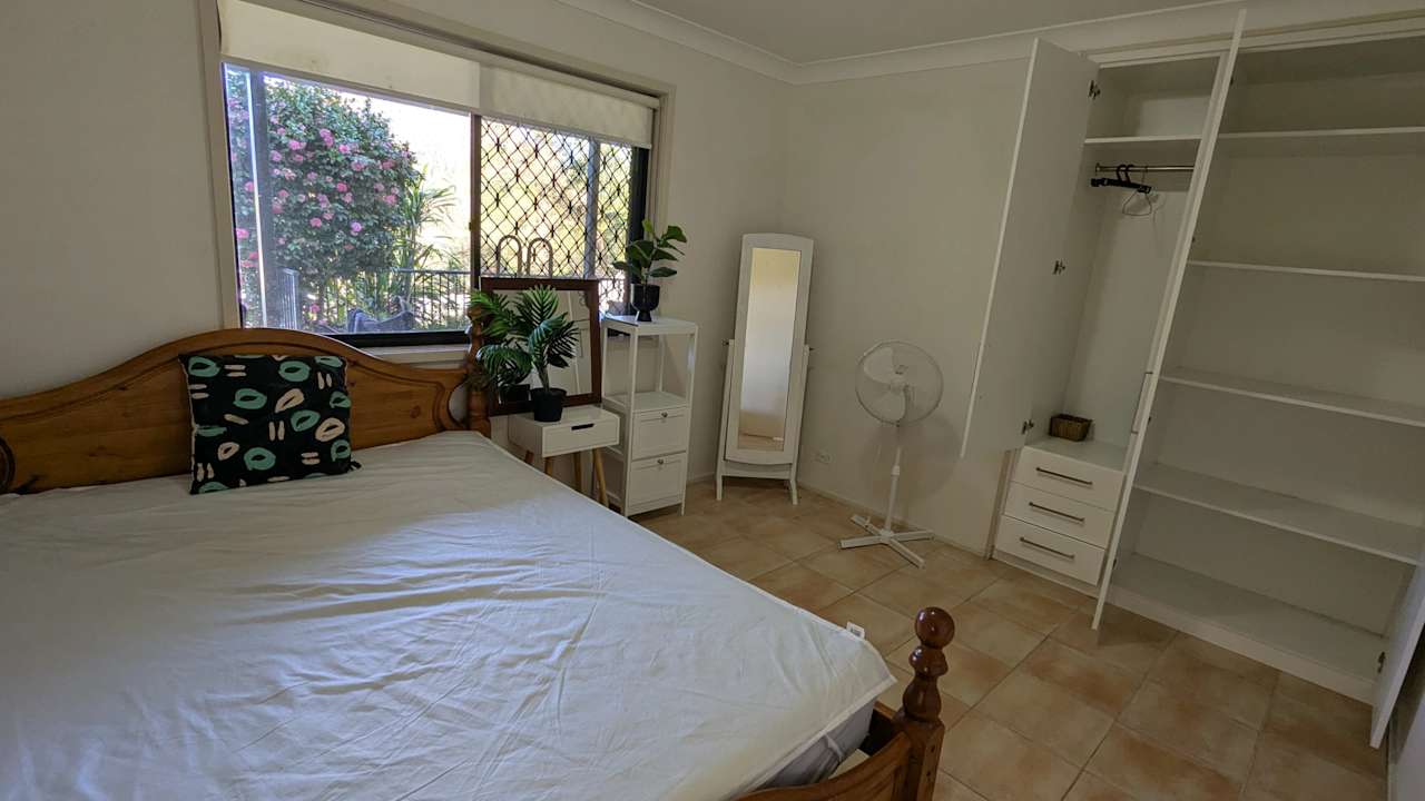 Furnished room in a share house