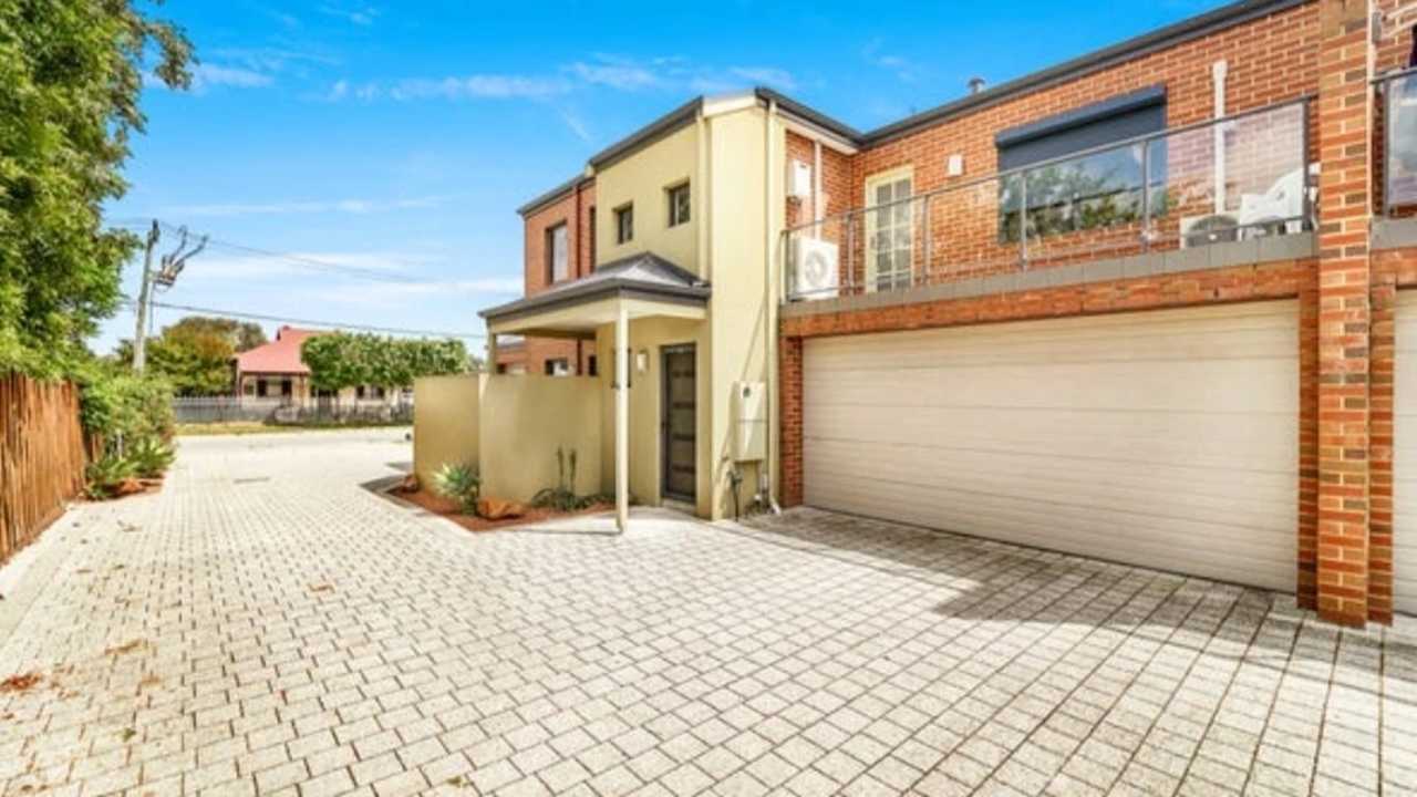 Whole property with 3 rooms for rent