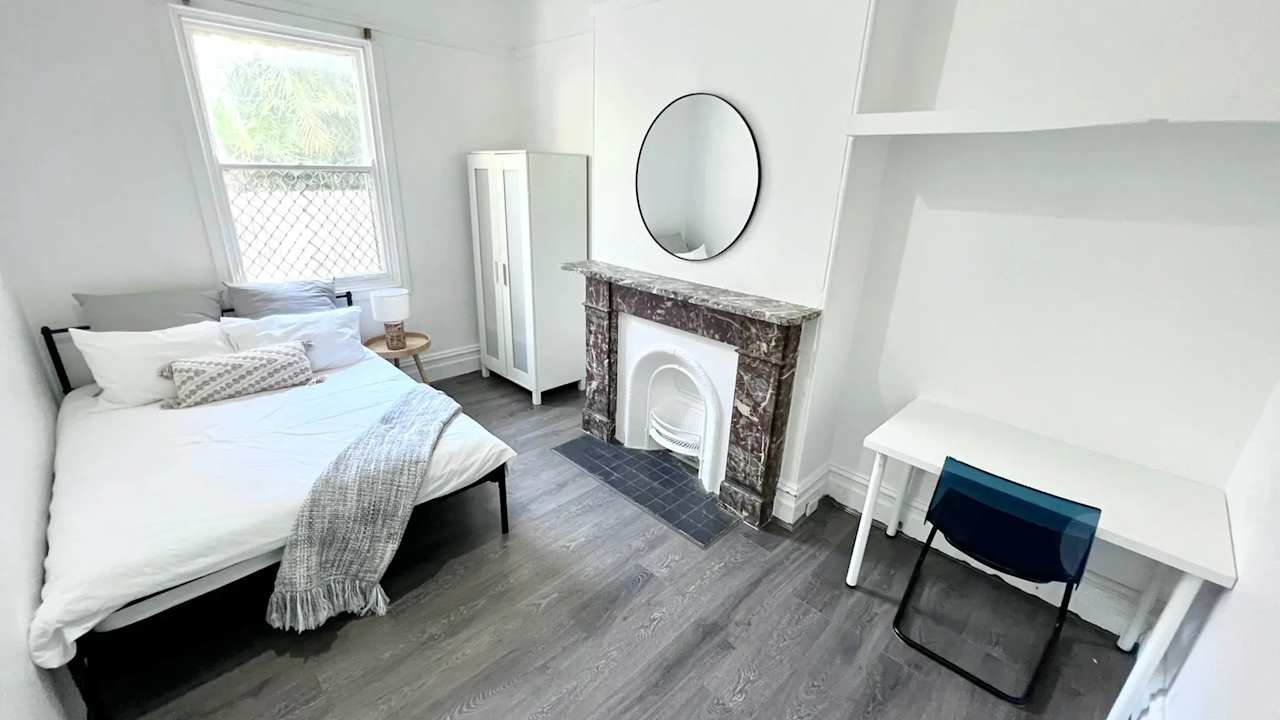 Room in a share house