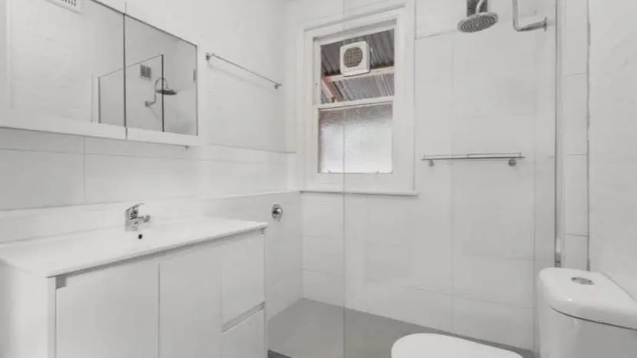 Room in a share house