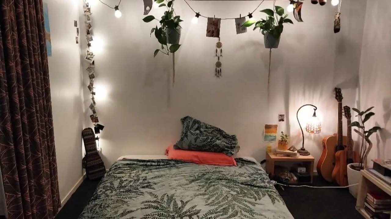Room in a share house