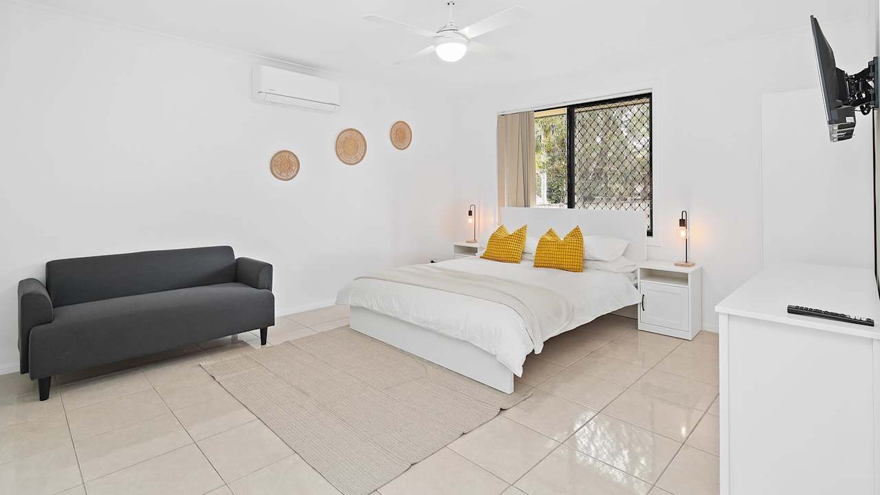 Furnished room with own bathroom