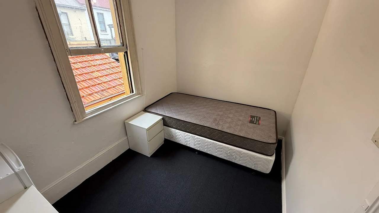 Furnished room in a flatshare