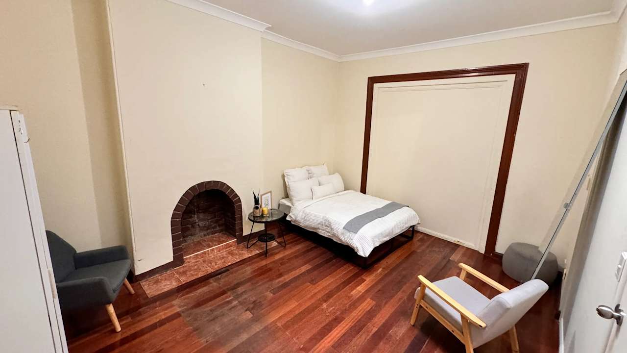 Furnished room in a flatshare