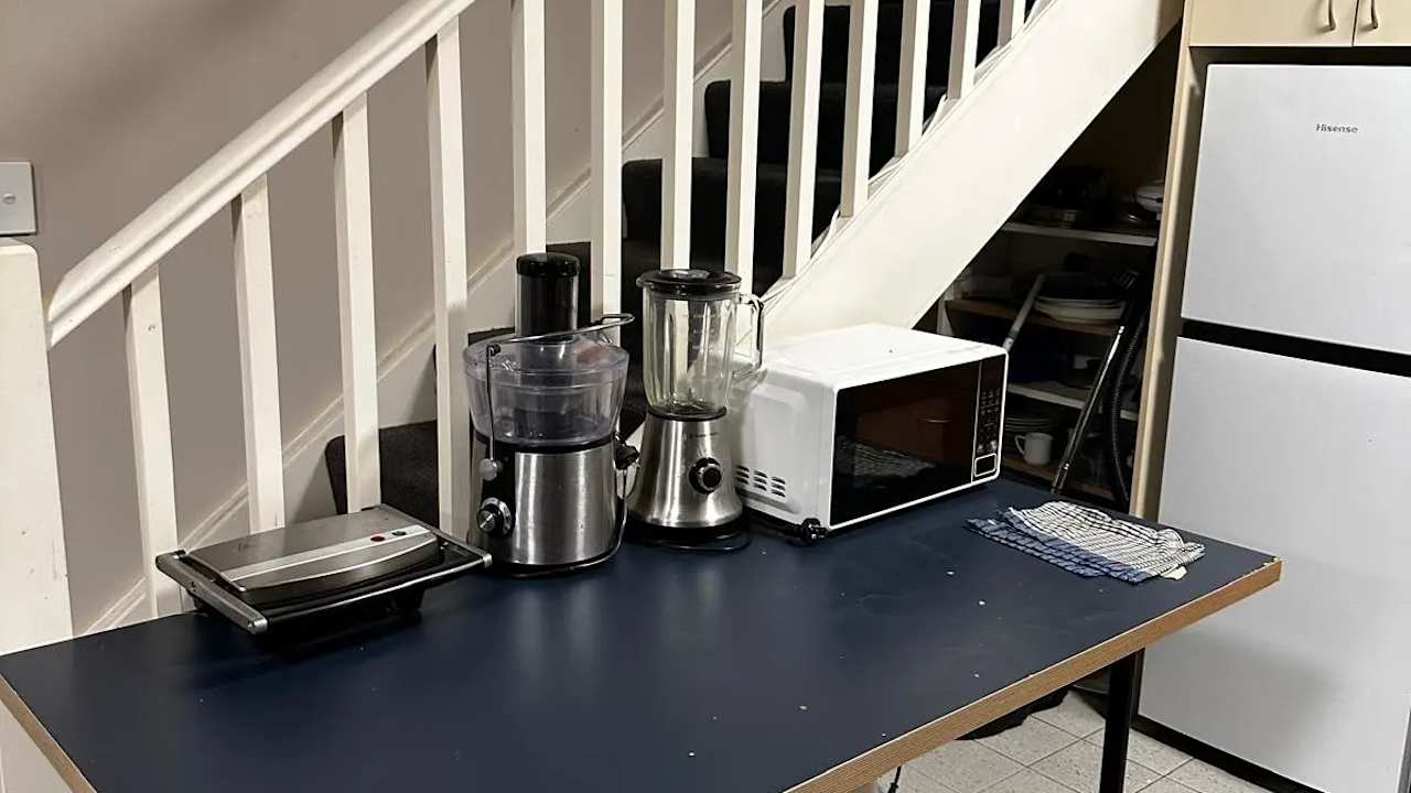 Furnished room in a flatshare