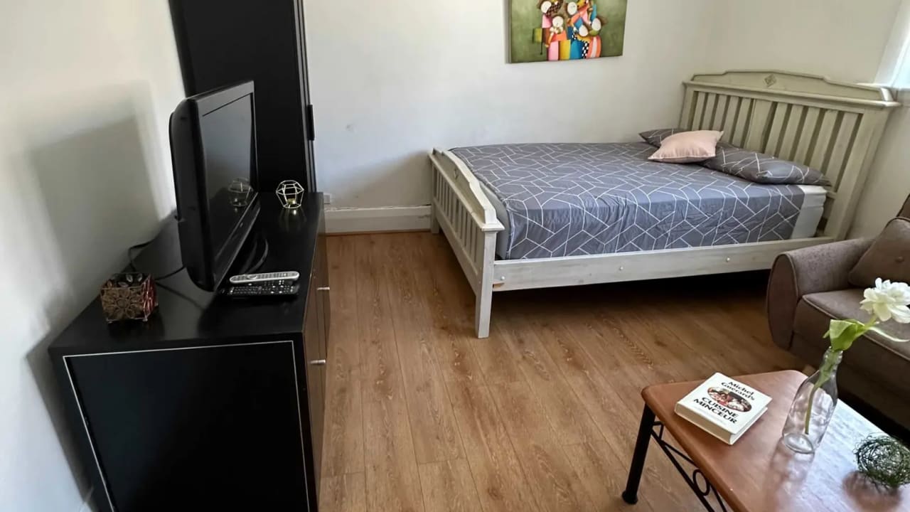 Furnished room studio flat for rent