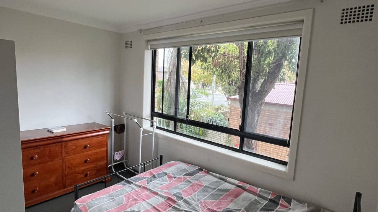 Furnished room in a flatshare