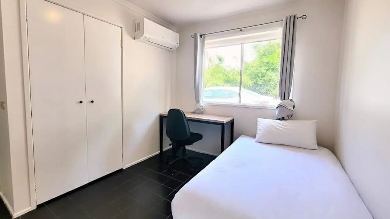Room in a share house