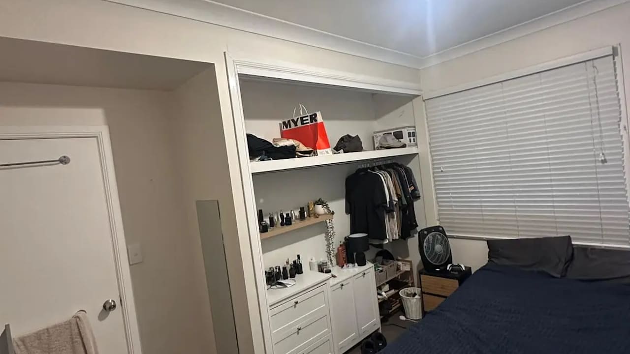 Room in a share house