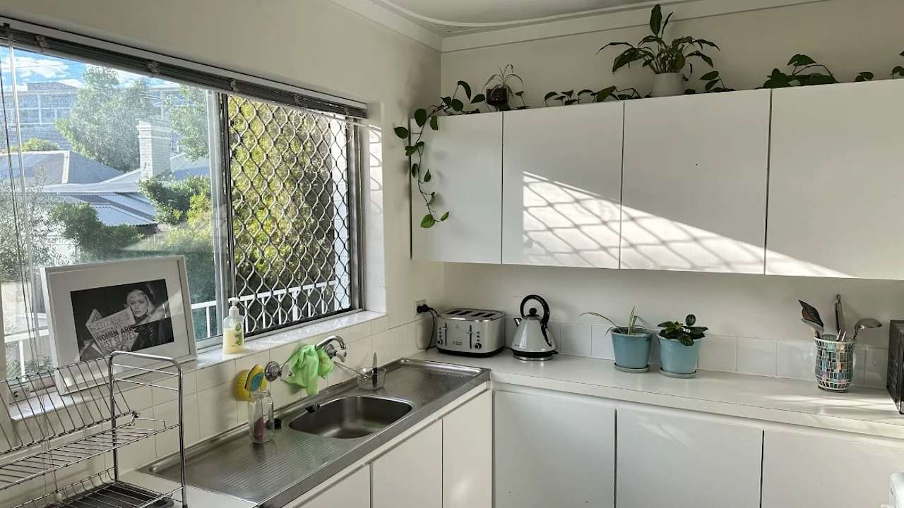 Unfurnished room in a flatshare