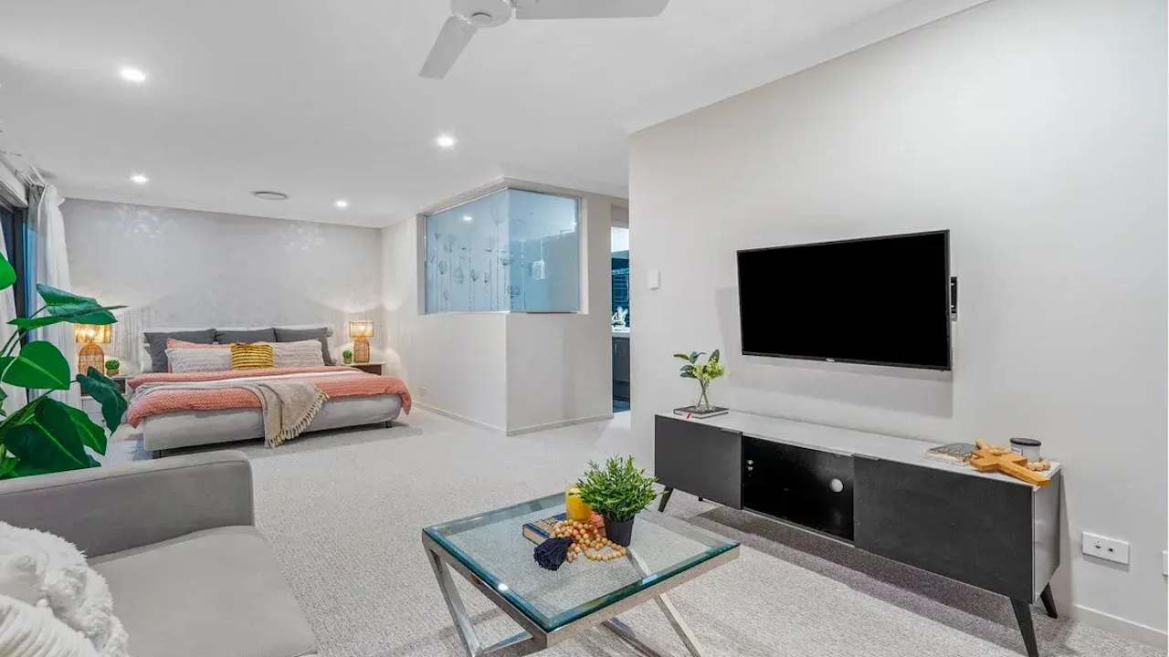 Furnished room in a share house