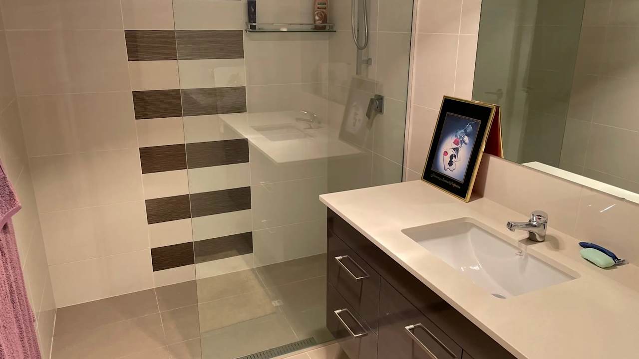 Furnished room with own bathroom