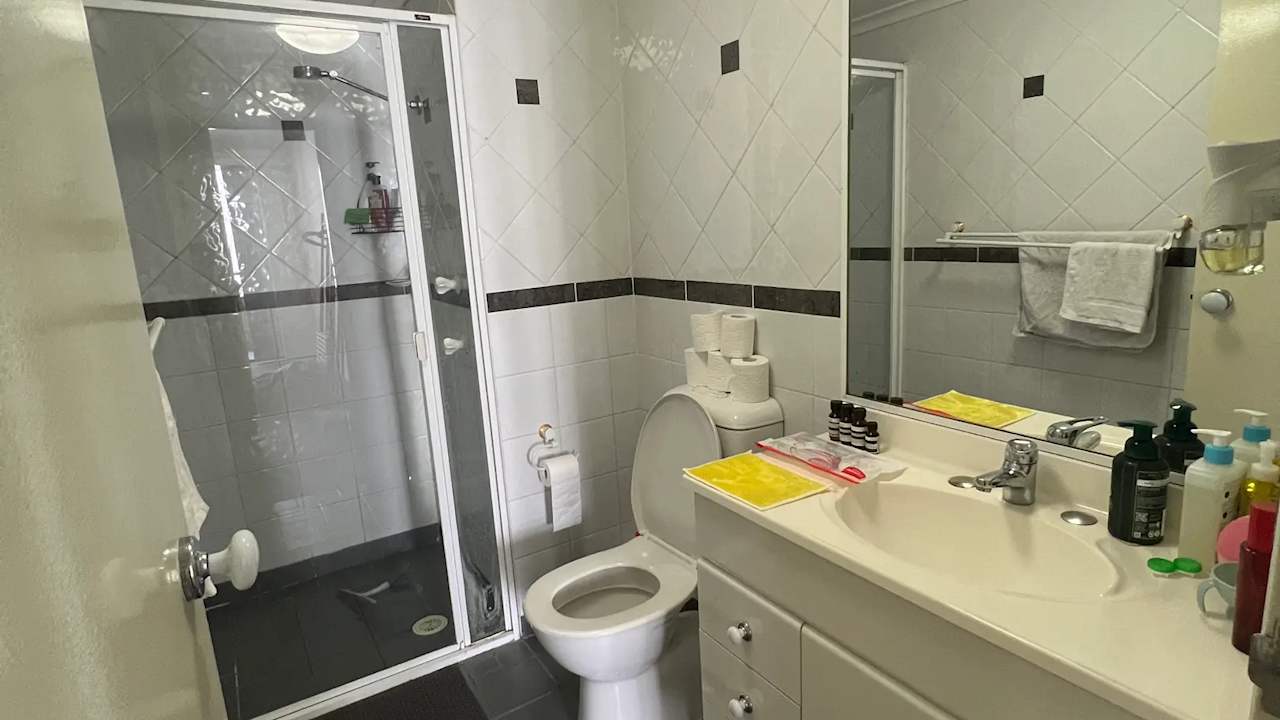 Furnished room with ensuite in a flatshare