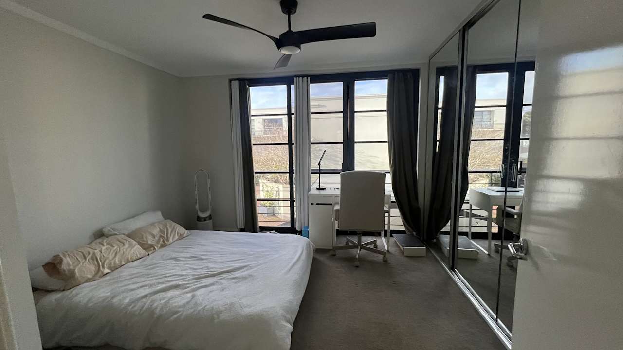 Room in a share house