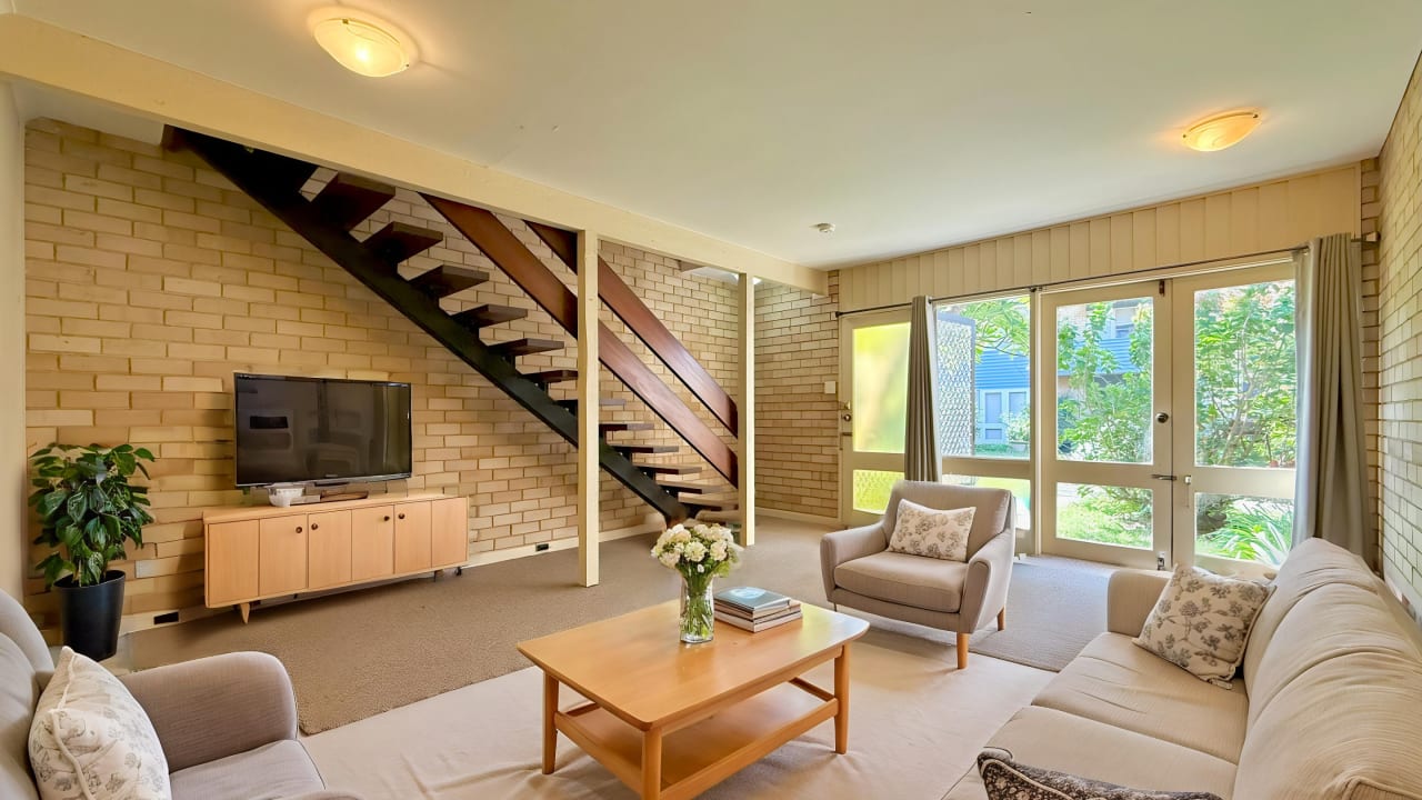 Whole property with 2 rooms for rent