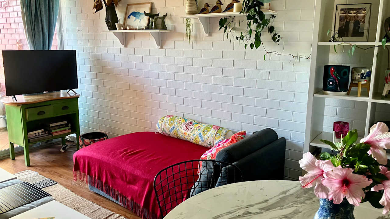 Whole property with 1 room for rent