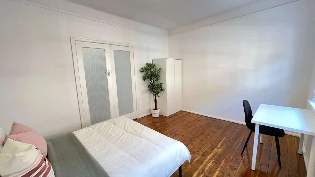 Room in a share house