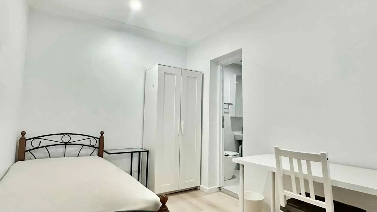 Room with ensuite in a share house