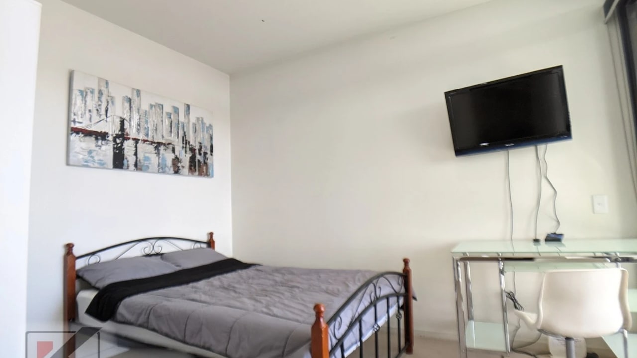 Furnished room in a flatshare