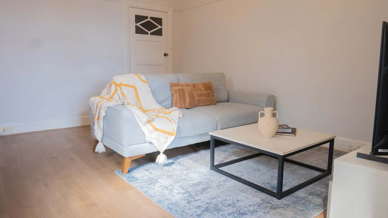 Furnished room in a flatshare