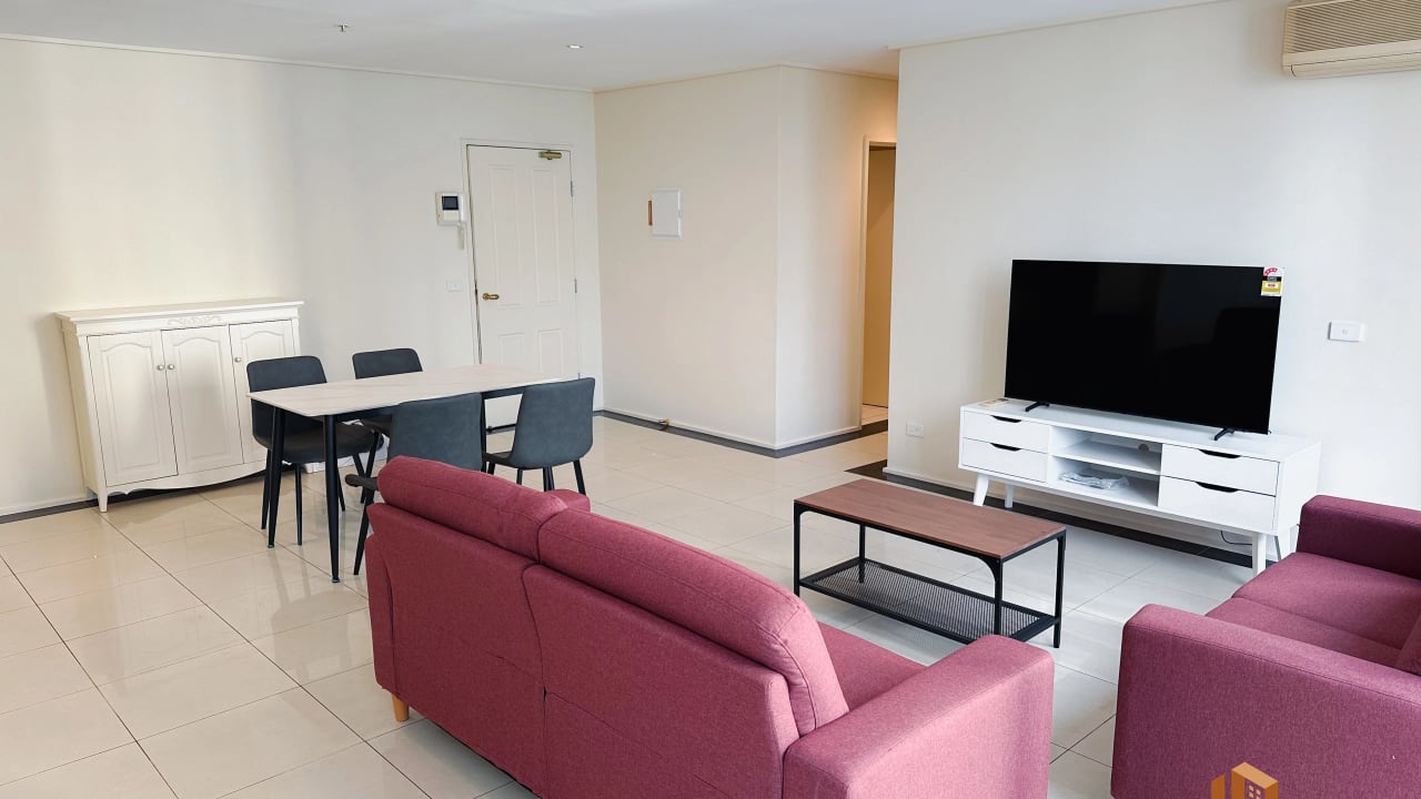 Furnished room with ensuite in a flatshare