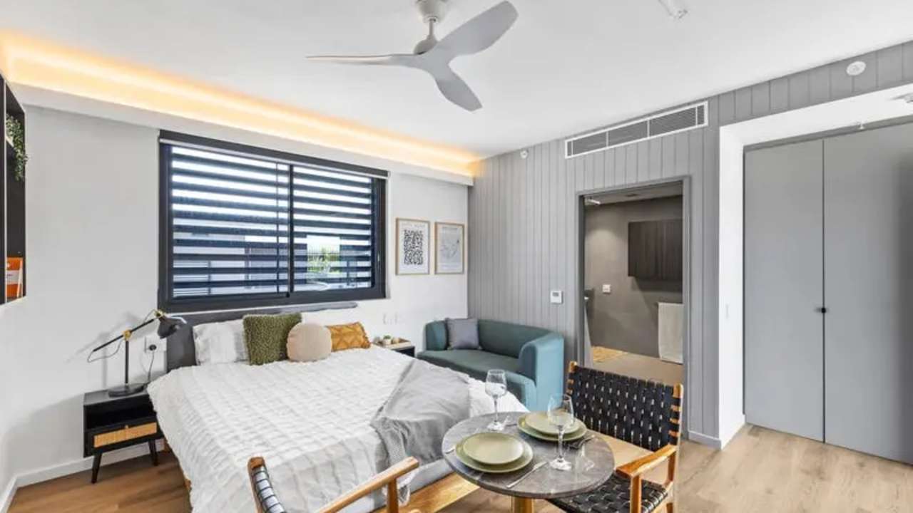 Furnished room studio flat for rent