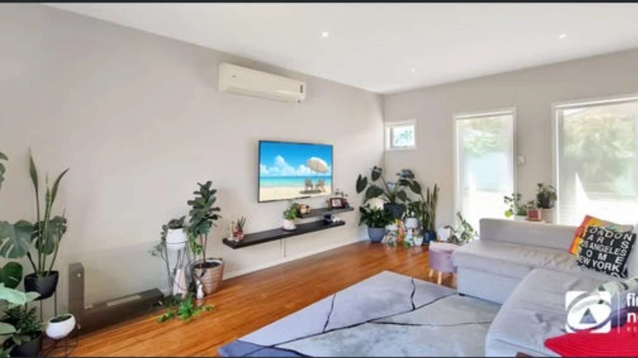 Room in a share house