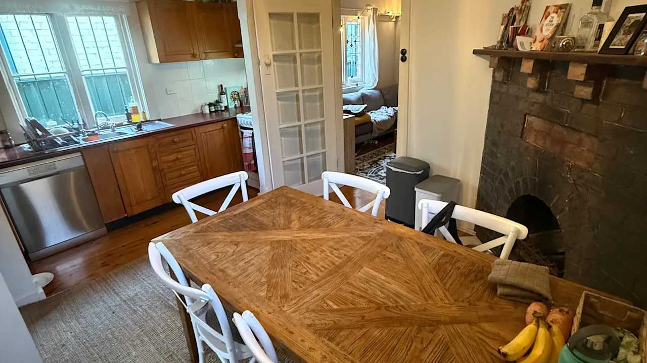 Room in a share house