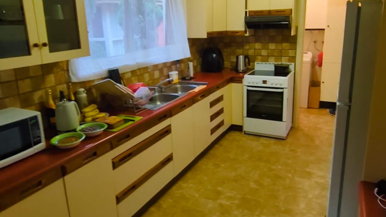 Furnished room in a share house