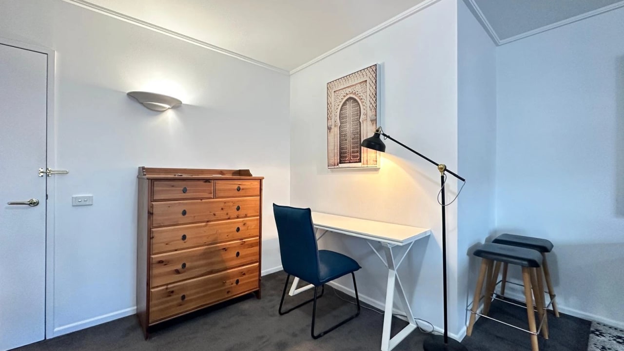 Furnished room in a flatshare