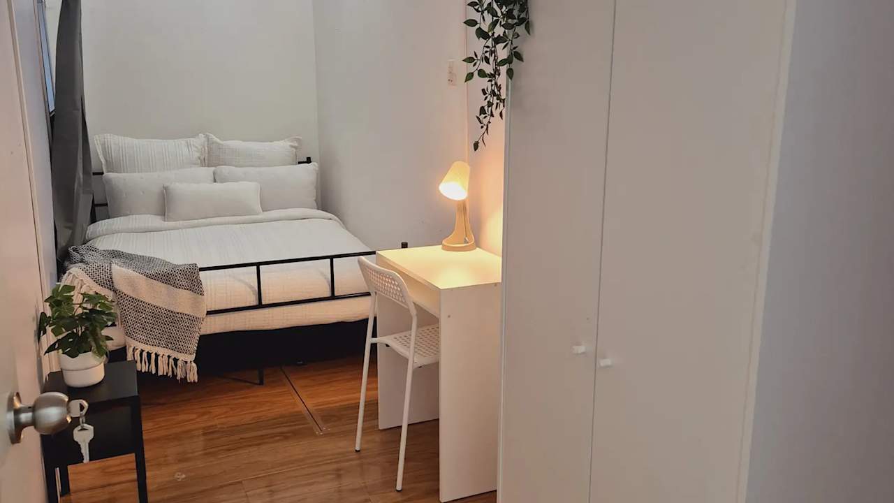 Furnished room in a share house