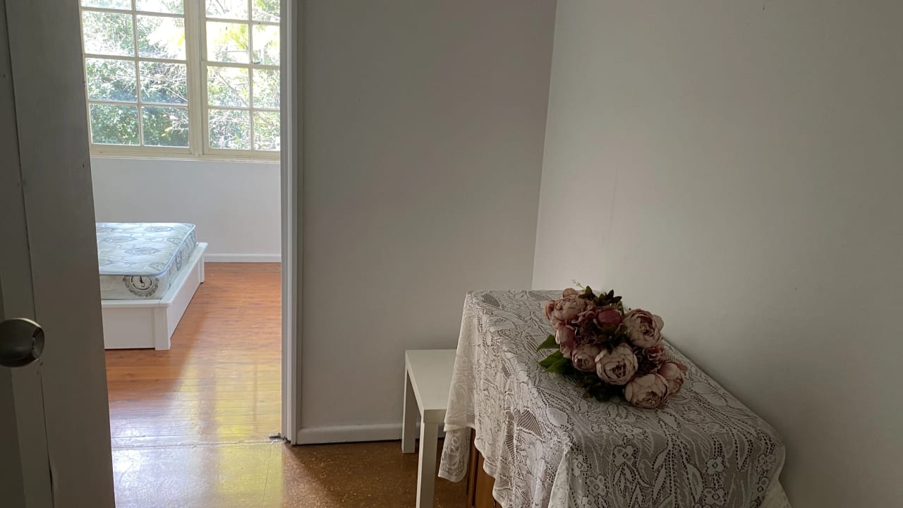 Furnished room in a flatshare