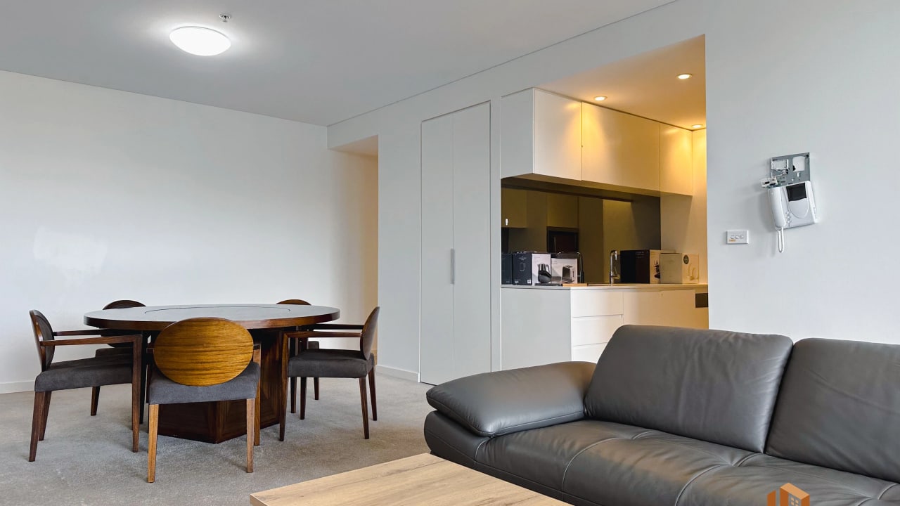 Furnished room with ensuite in a flatshare
