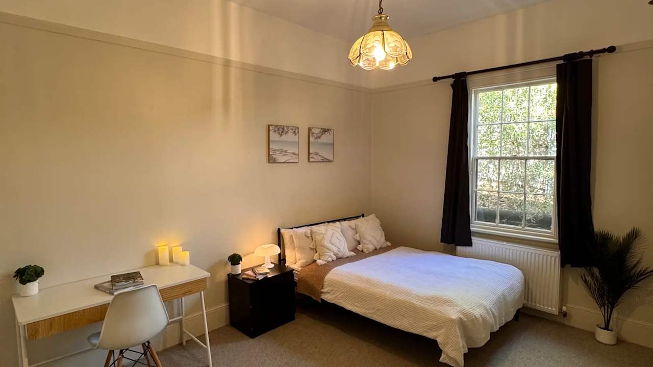 Furnished room in a share house