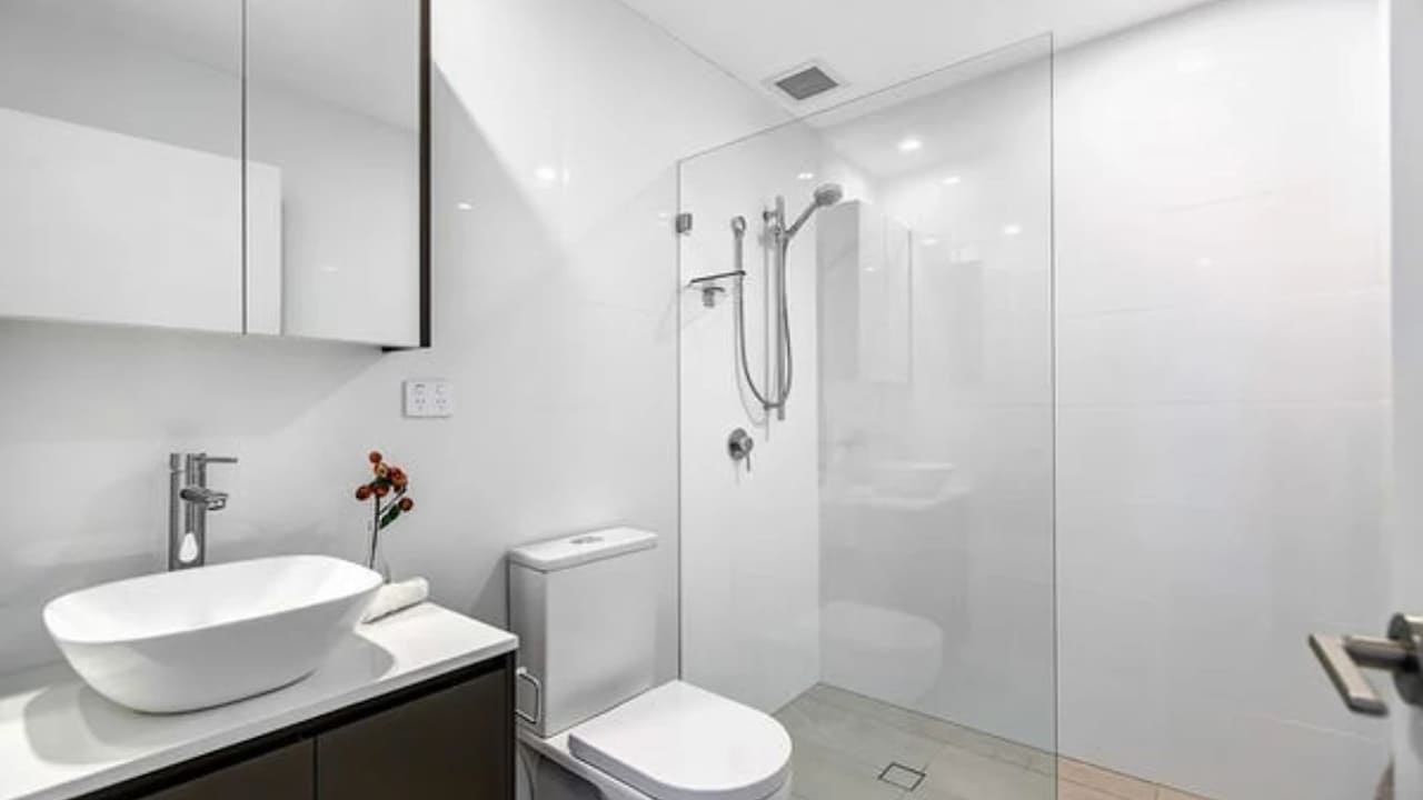 Unfurnished room with own bathroom