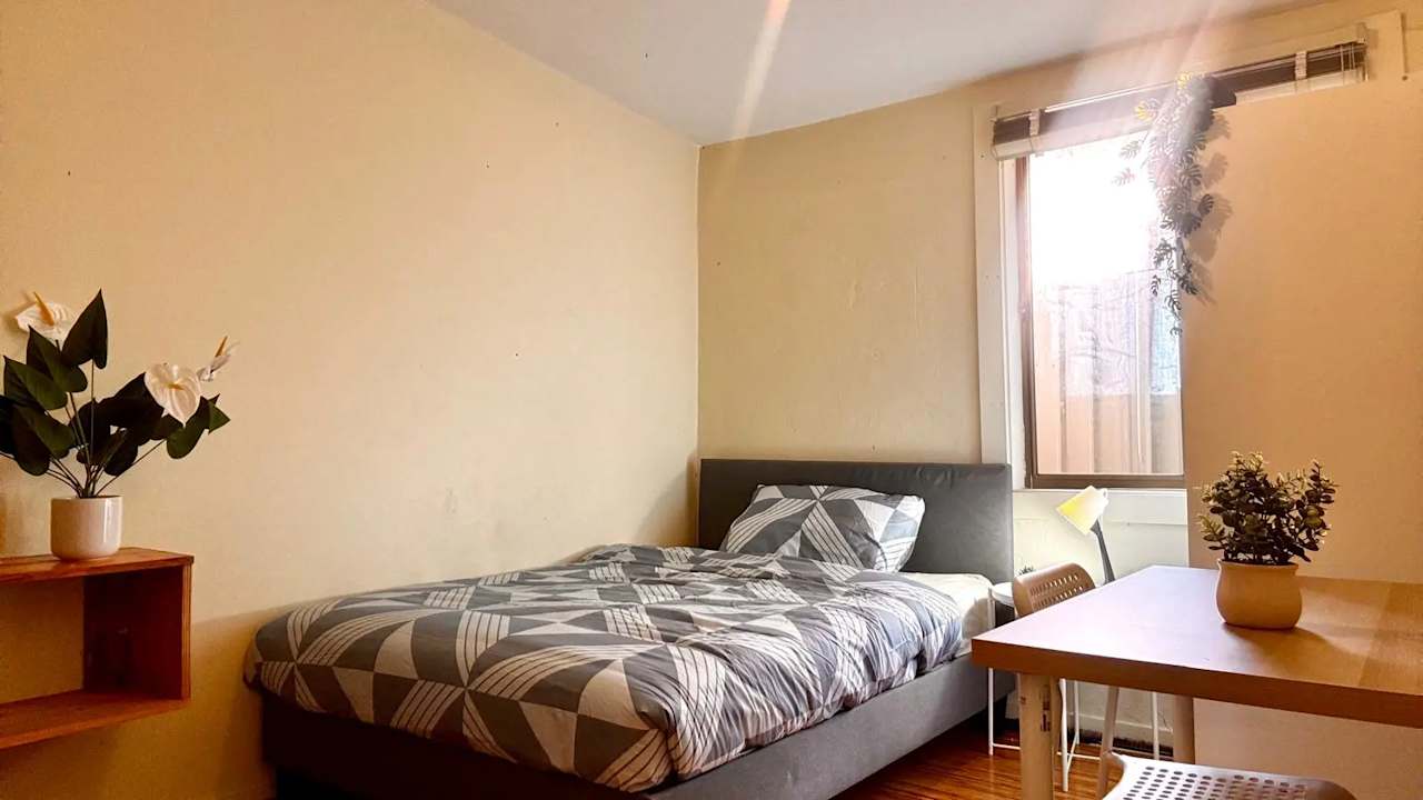 Furnished room in a share house