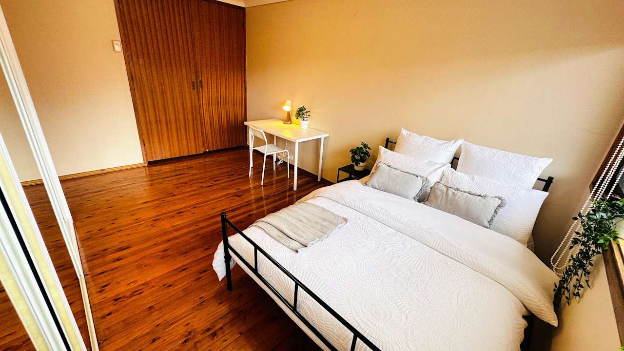 Furnished room in a flatshare