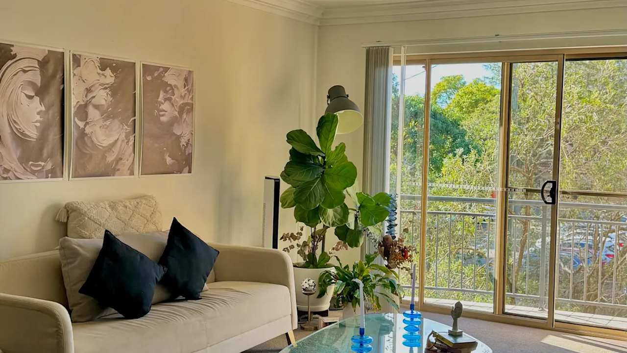 Unfurnished room with ensuite in a flatshare