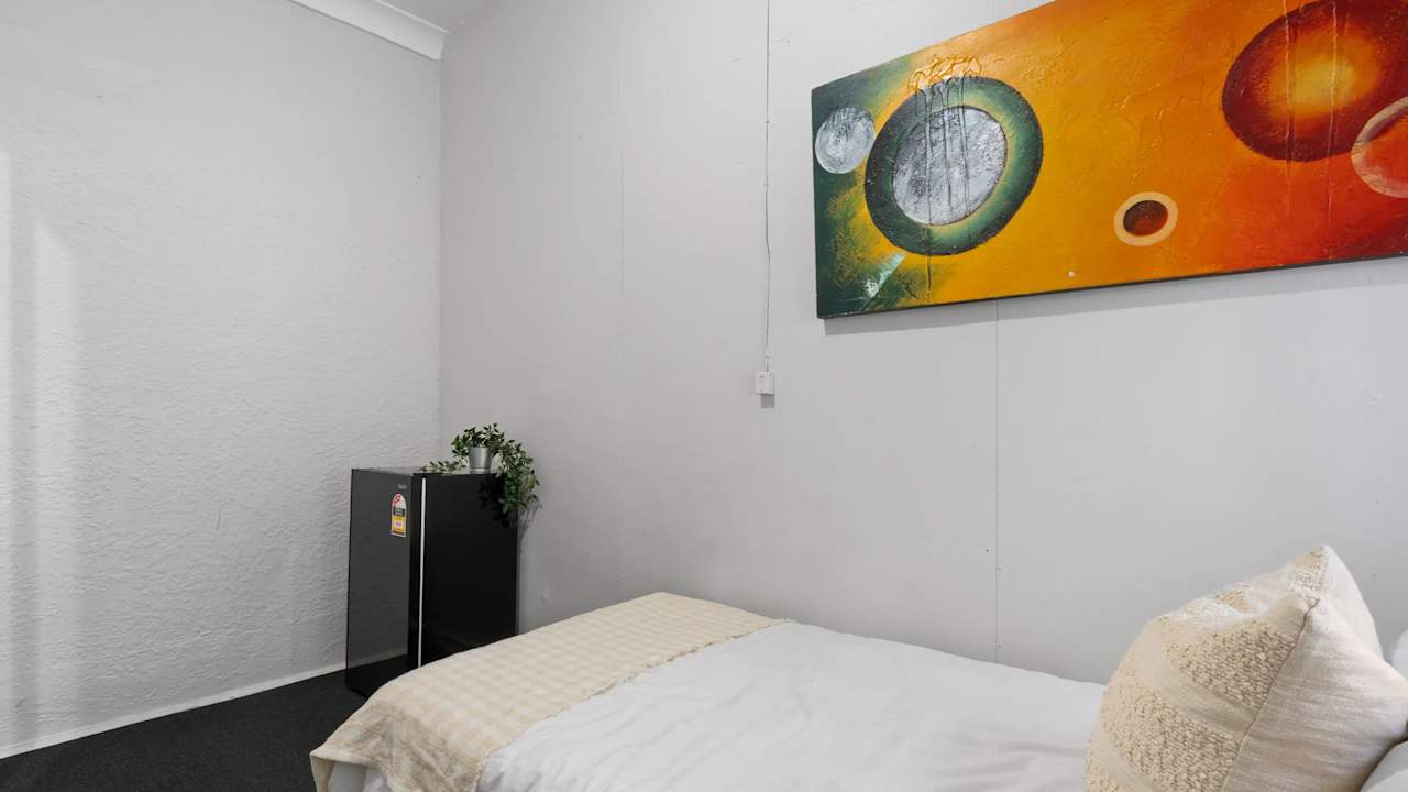 Furnished room in a flatshare