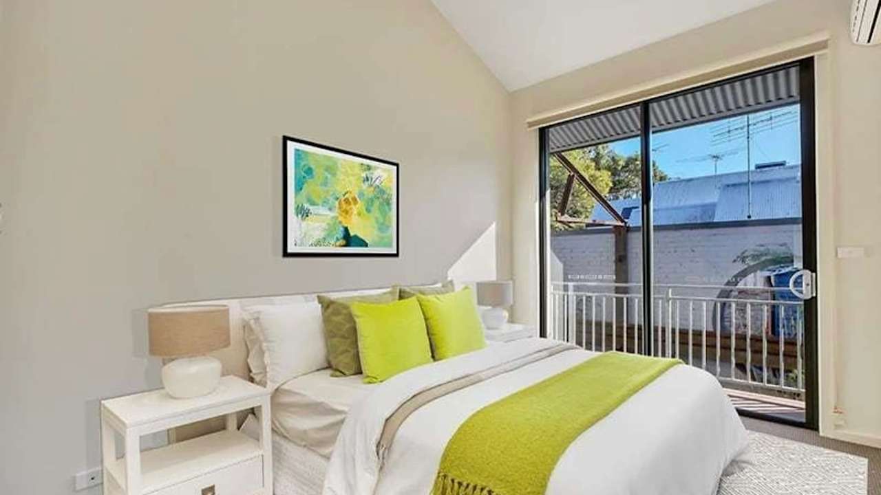 Furnished room with ensuite in a flatshare