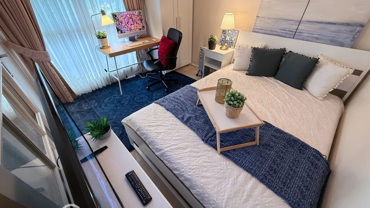 Furnished room in a share house