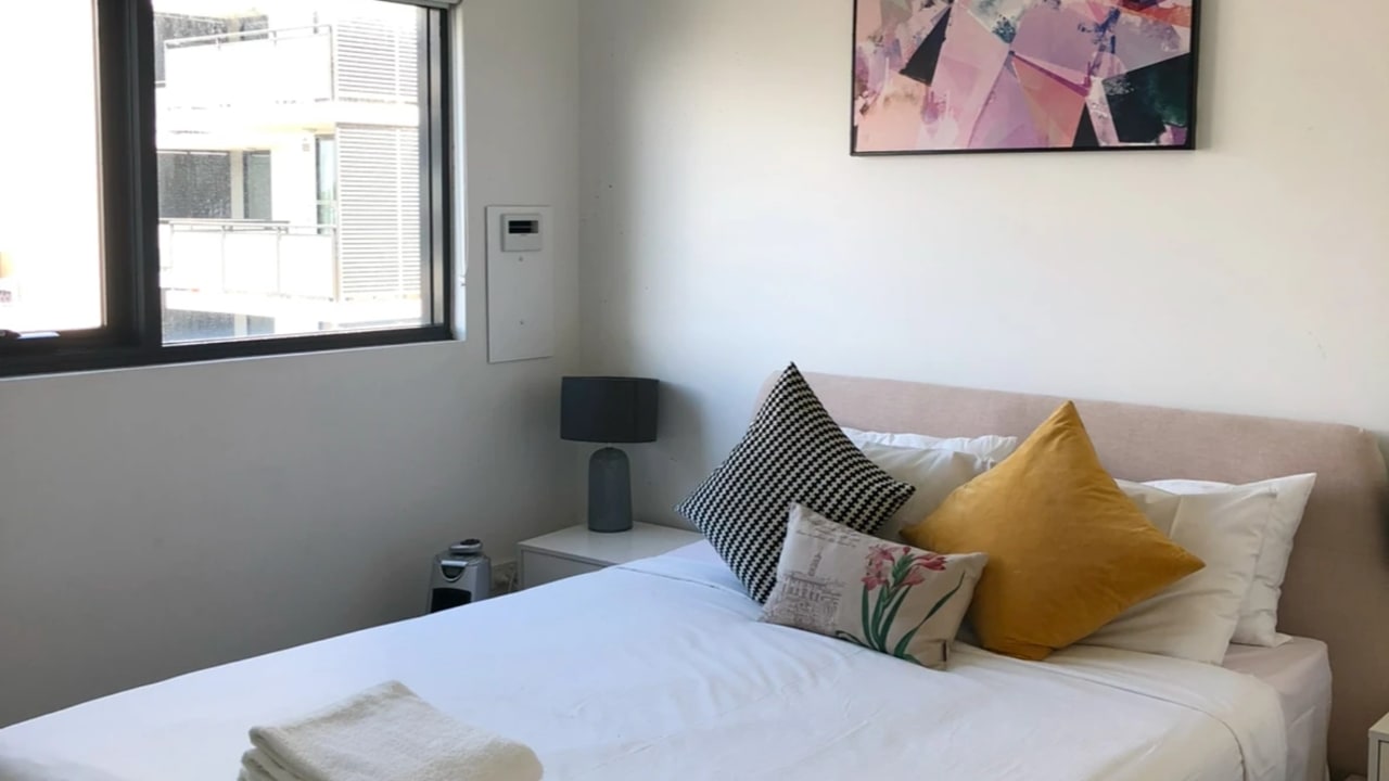 Furnished room with ensuite in a flatshare