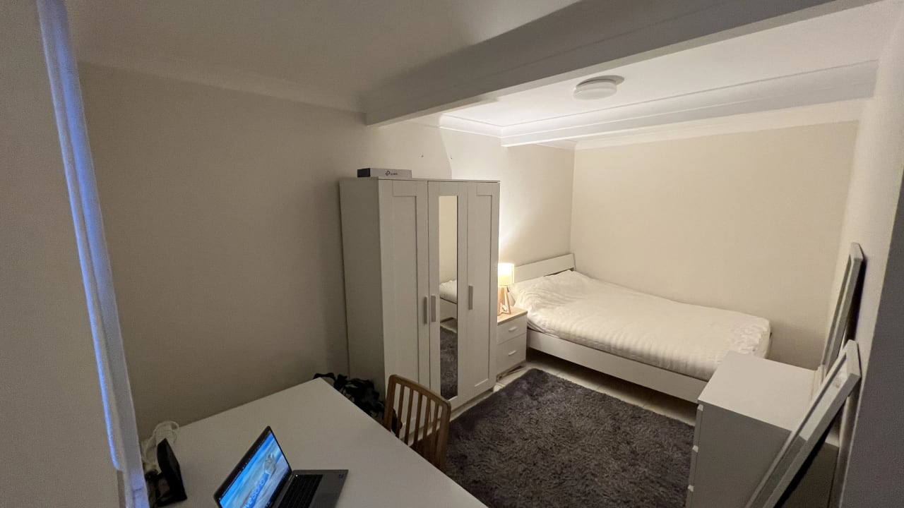Furnished room in a flatshare