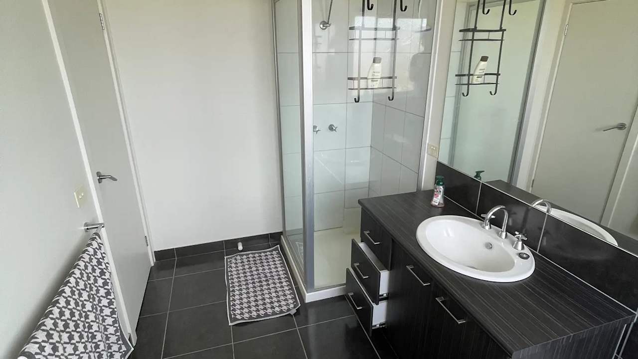 Room in a share house