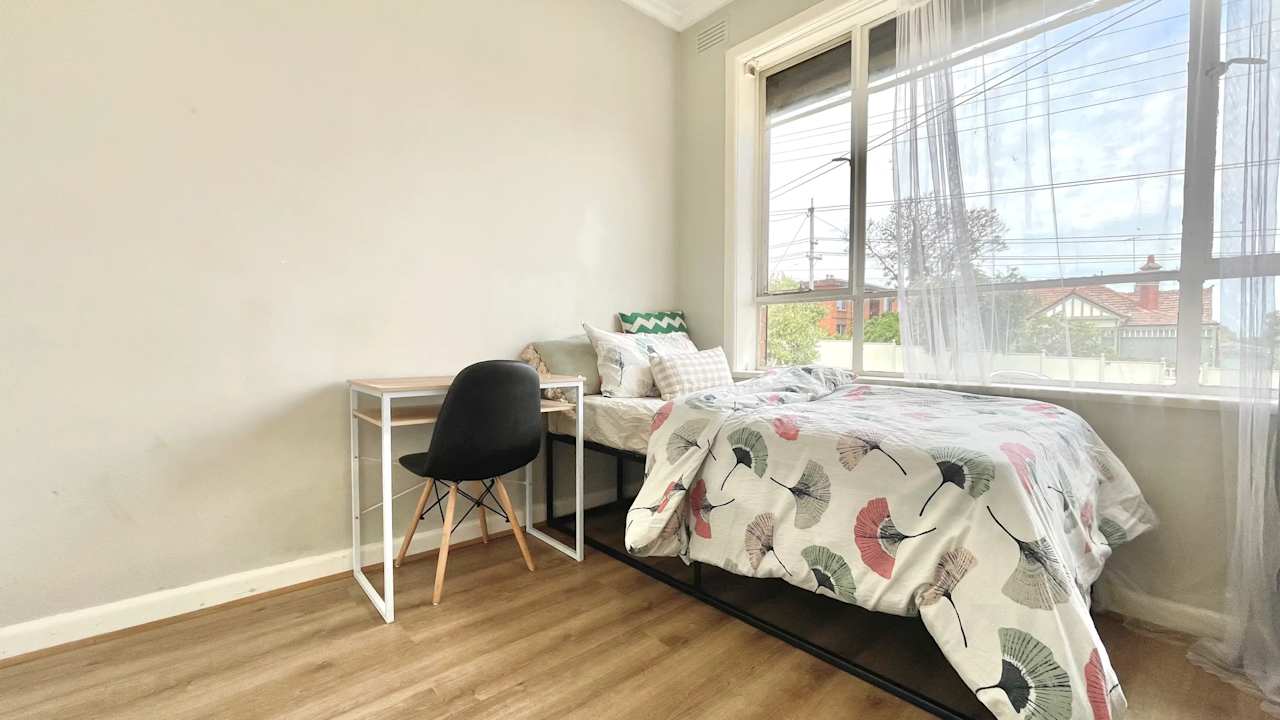 Furnished room in a flatshare