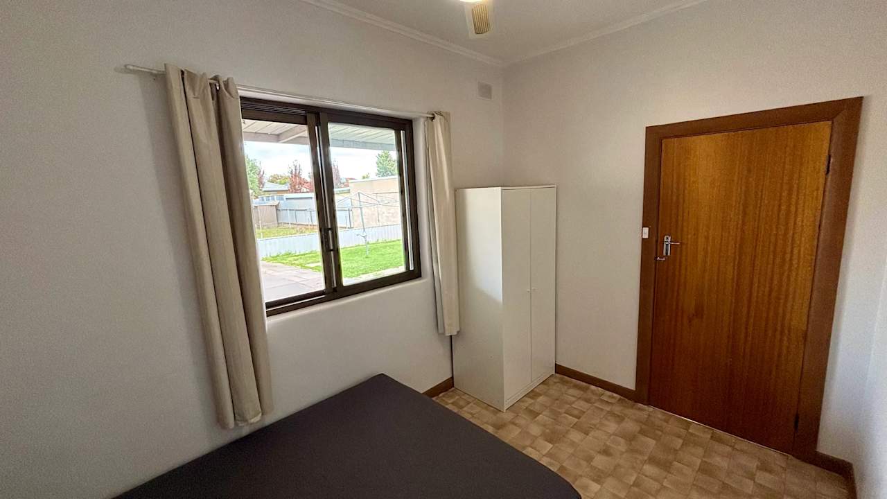 Room in a share house